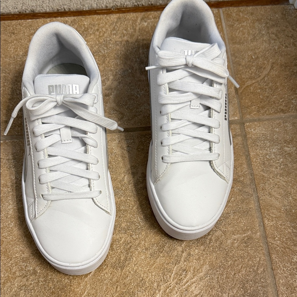 Women’s puma sneakers